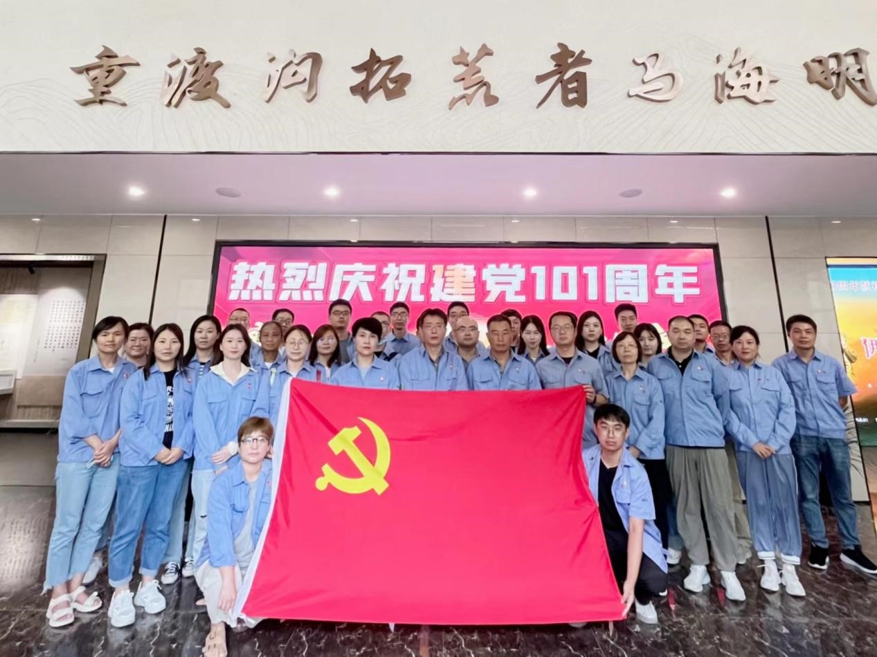 向先進(jìn)學(xué)習，向楷模致敬